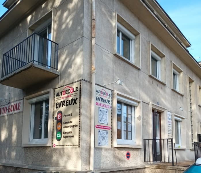 Façade Auto École du Ciné Évreux — 28 rue de l'Horloge